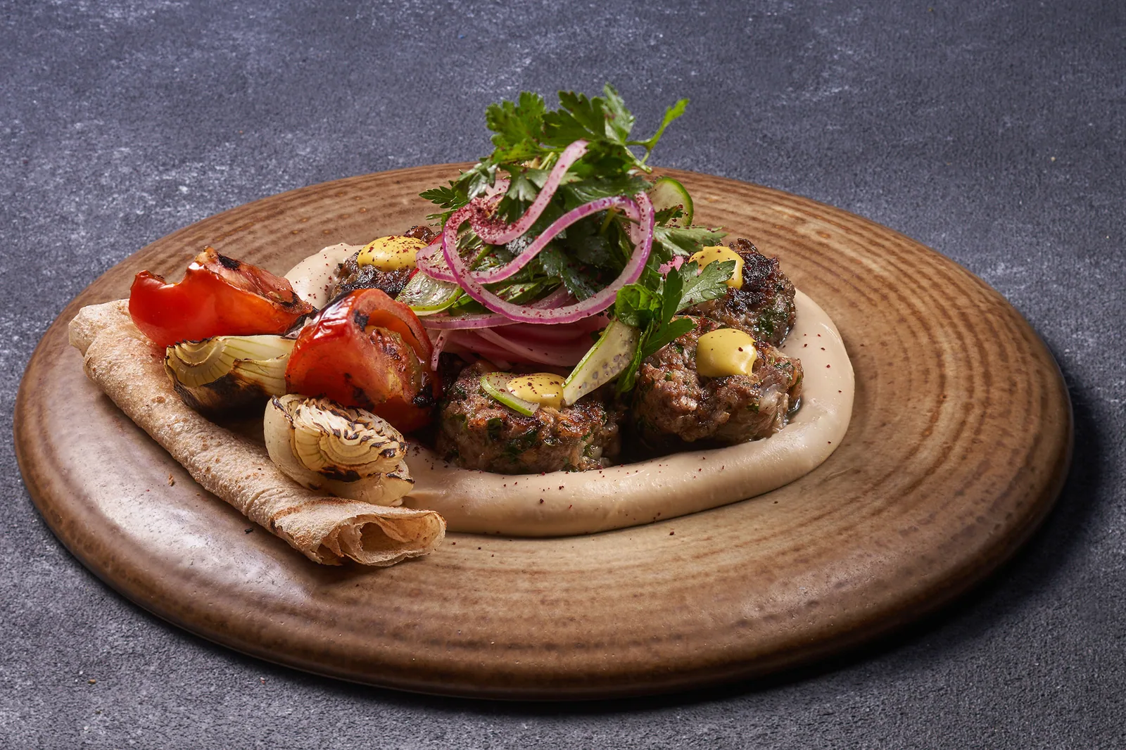 קבב נג׳מה עם טחינה וירקות צלויים